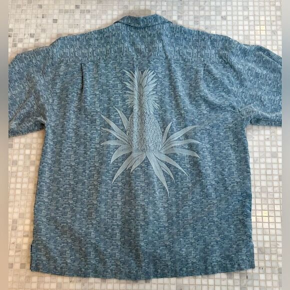 Tommy Bahama Silk Blue Hawaiian Men’s Shirt with Pineapple on Back Size Large - Picture 9 of 11